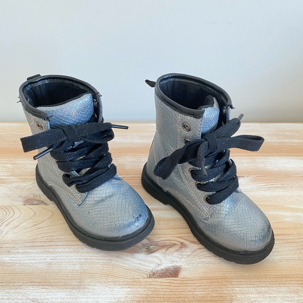 Doc Martin’s style boots toddler Size 8